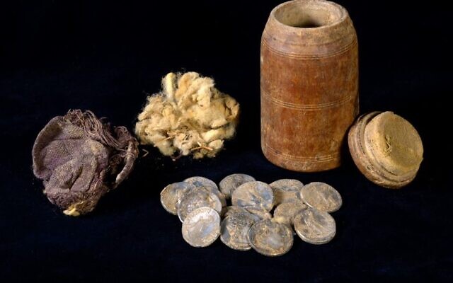 18.-The-coin-cache.-Photography-by-Dafna-Gazit-Israel-Antiquities-Authority-640x400.jpg