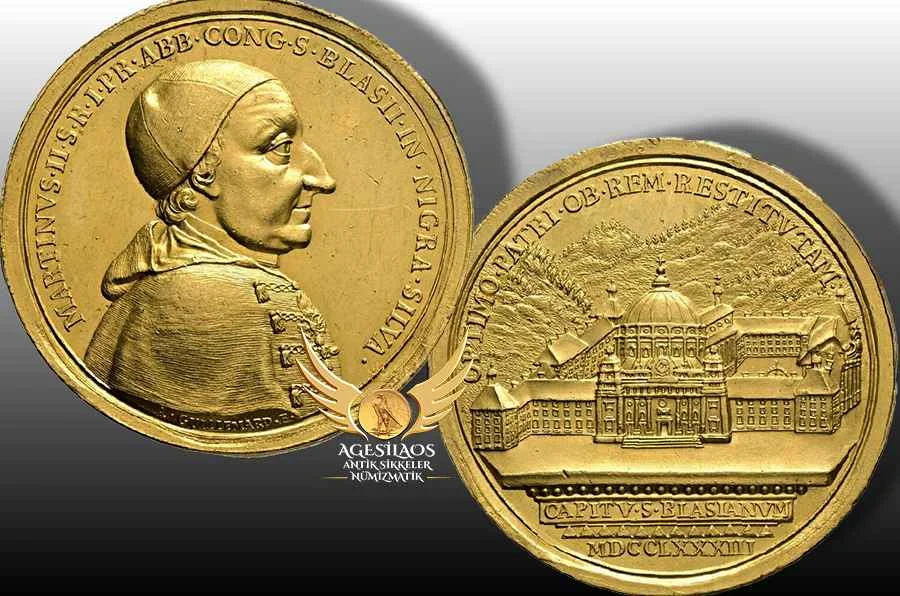 Klasik tarzda inşa edilen ve Pantheon'dan esinlenerek tasarlanan Aziz Blasien manastır kilisesi, 1783 yılında kutsanmıştır ve toplam yüksekliği 62 metredir. 